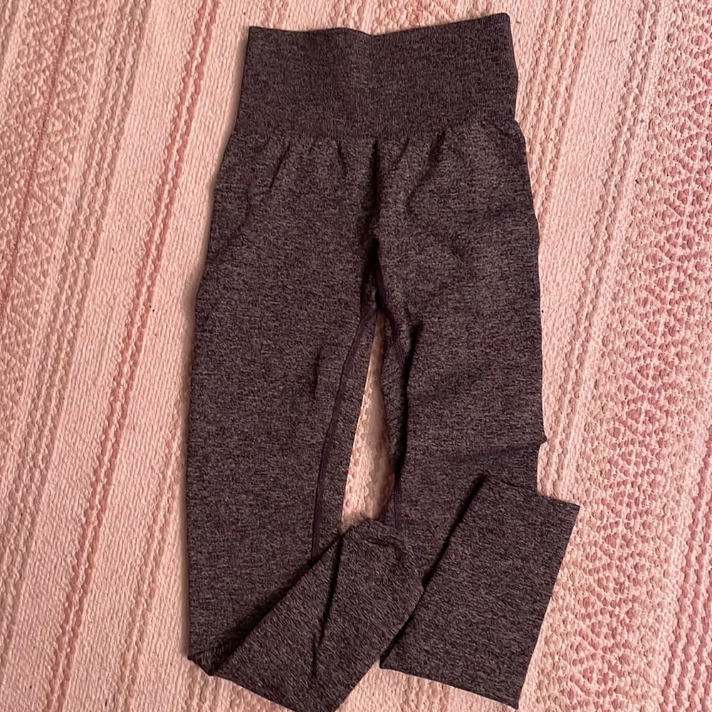 Scrunch grey xs nvgtn leggings- only worn once